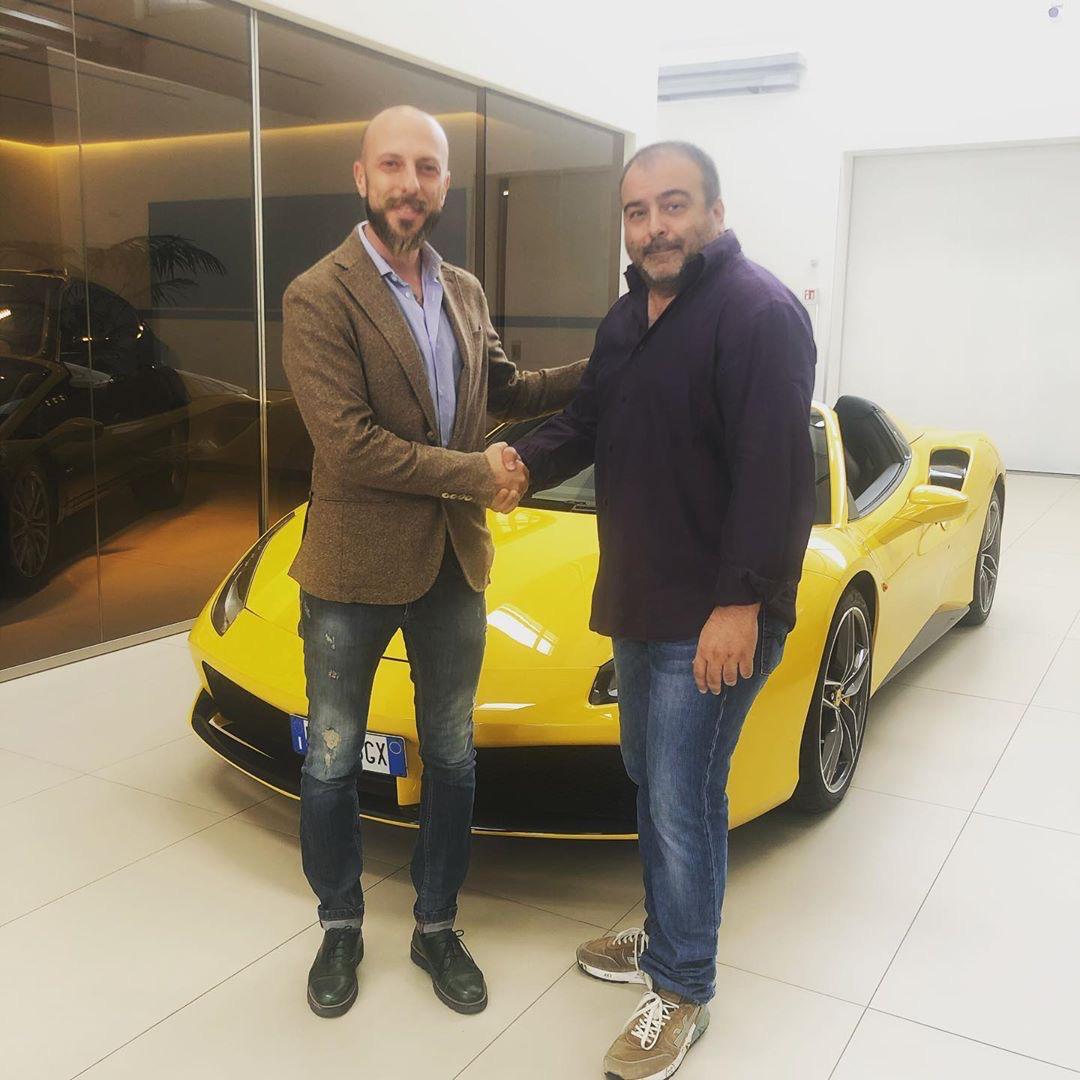 Compro Lamborghini gialla showroom Milano valutazione 24h
