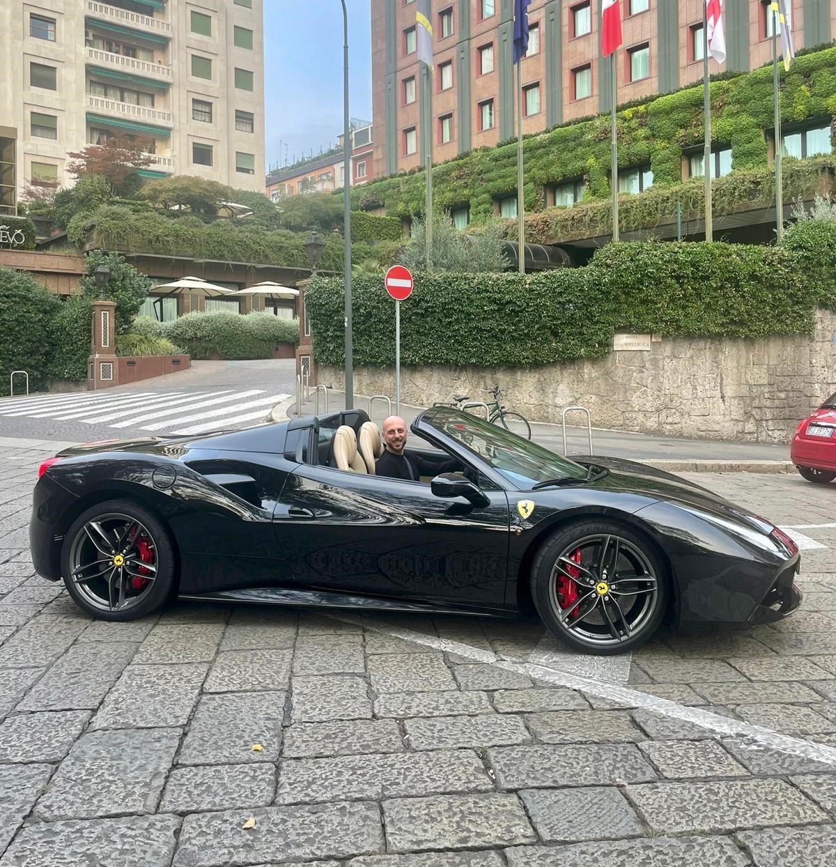 Compro Ferrari 488 Spider nera Milano — Federico Cappa