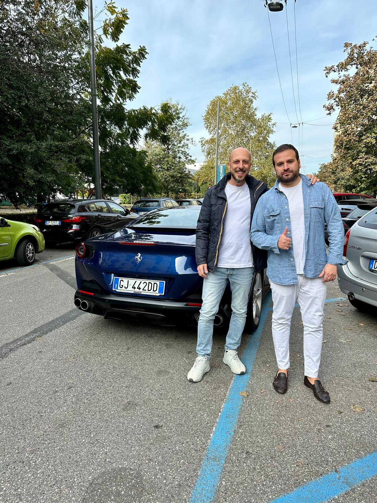 Compro Ferrari Portofino blu Milano — valutazione gratuita