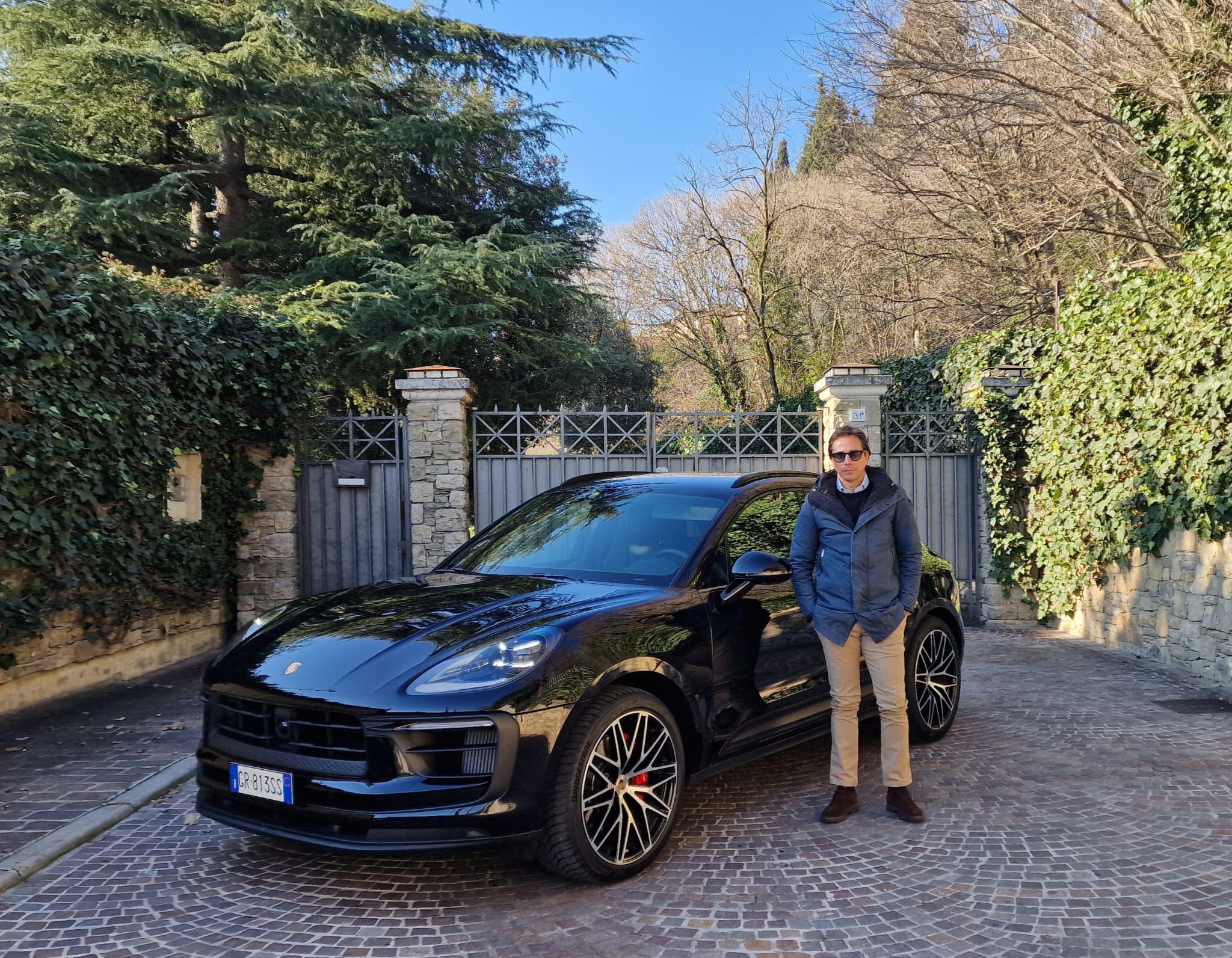 Compro Porsche Macan nera Milano — pagamento immediato