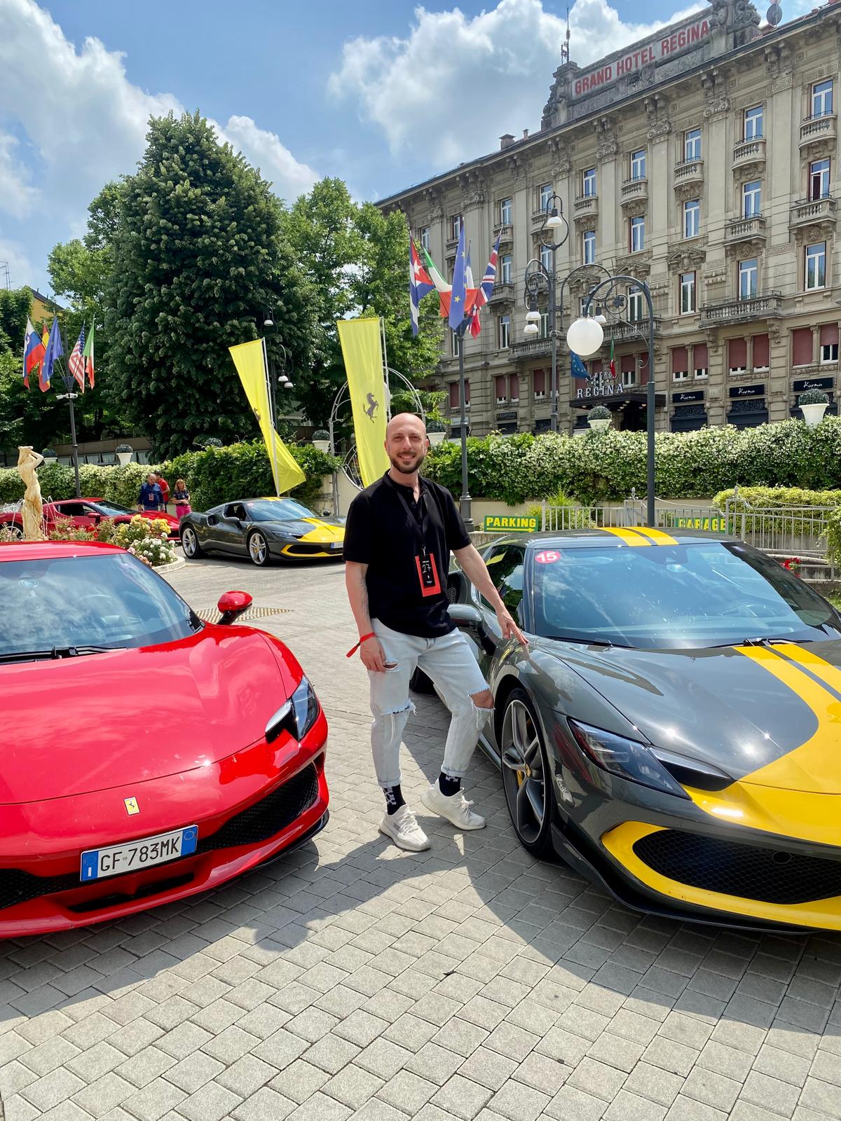 Federico Cappa al Ferrari Cavalcade davanti al Grand Hotel Regina Milano evento internazionale